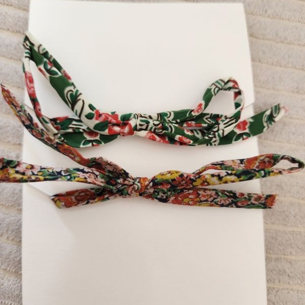 Sezane Green and Floral Tie On Bracelets with Gold Medallions - Picture 2 of 6